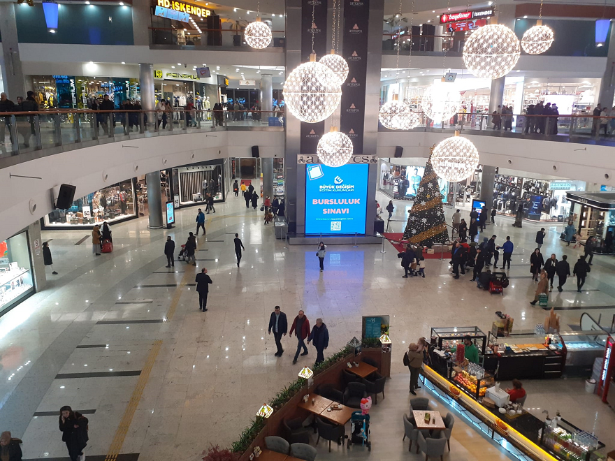 AVM atrium LED ekranı