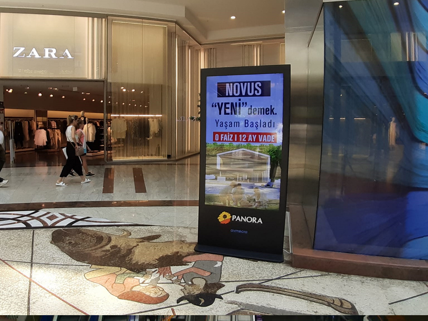 AVM koridor totem ekranı